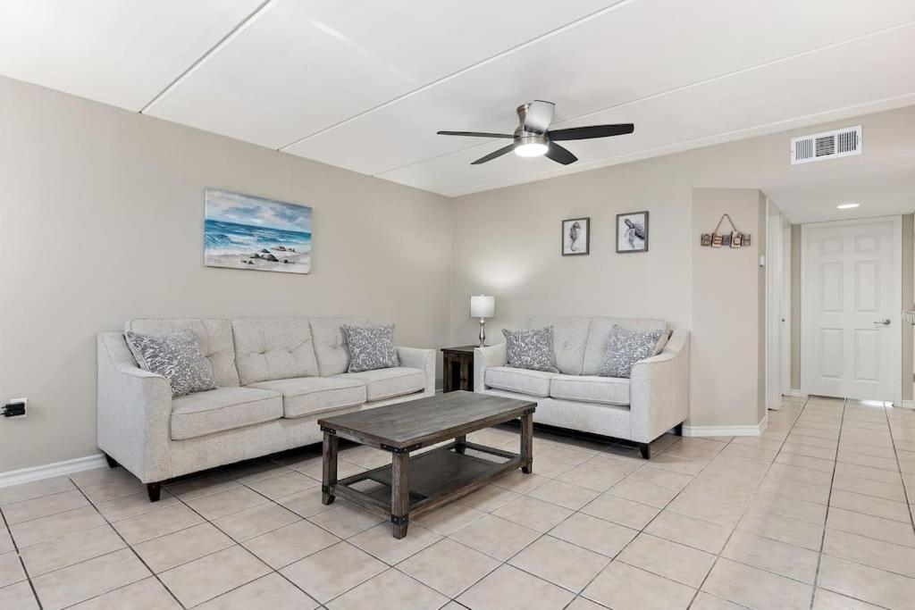 2 Bed 1 Bath By & Entertainment Holiday home