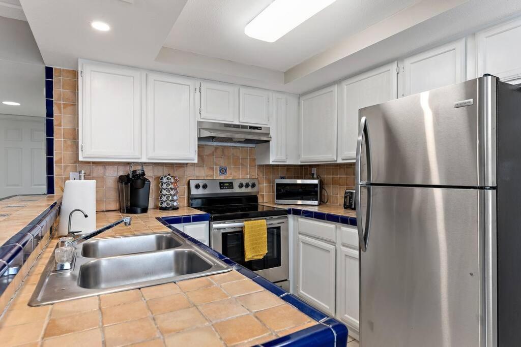 2 Bed 1 Bath By & Entertainment *