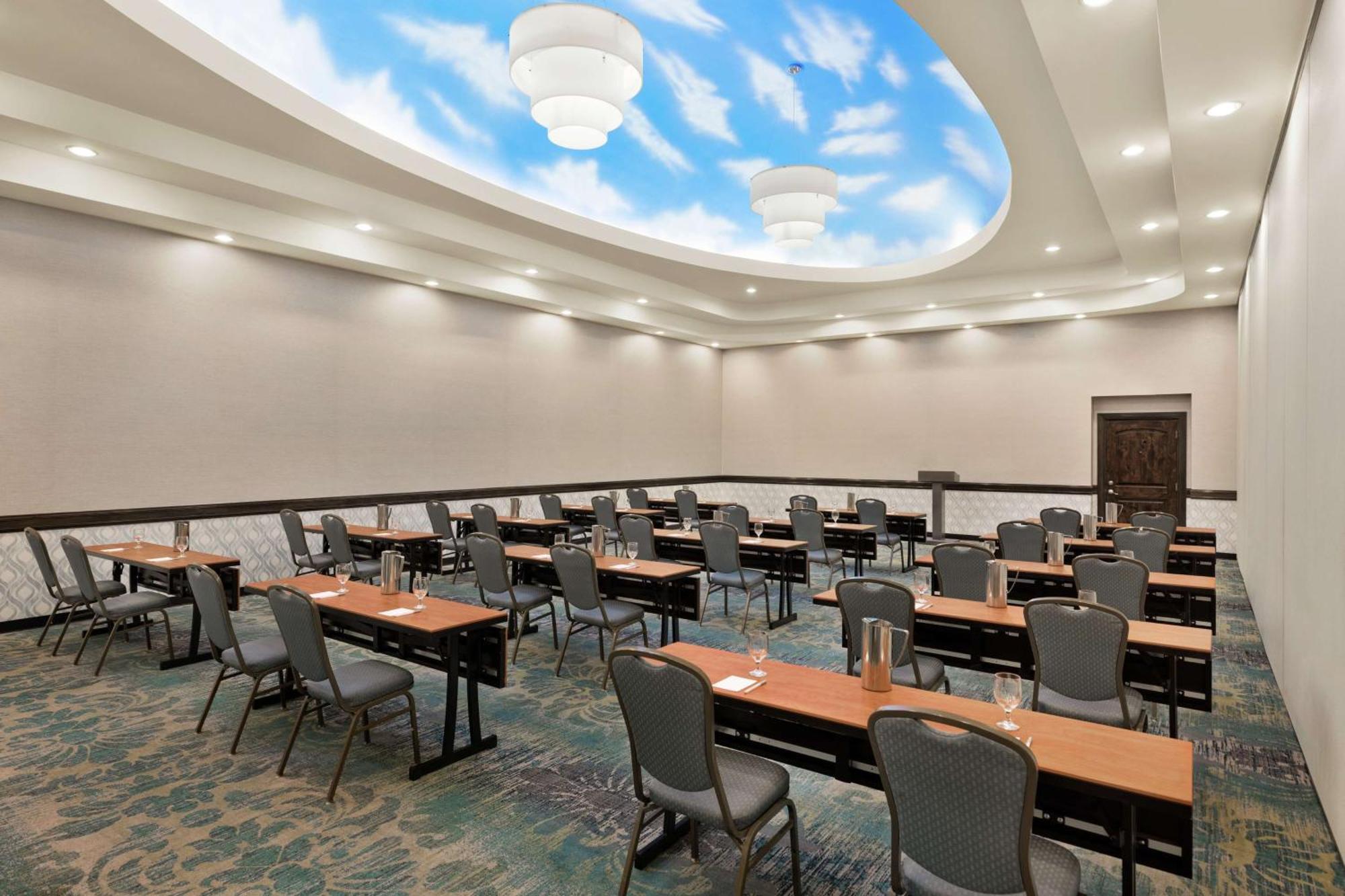 Hilton Garden 3*
