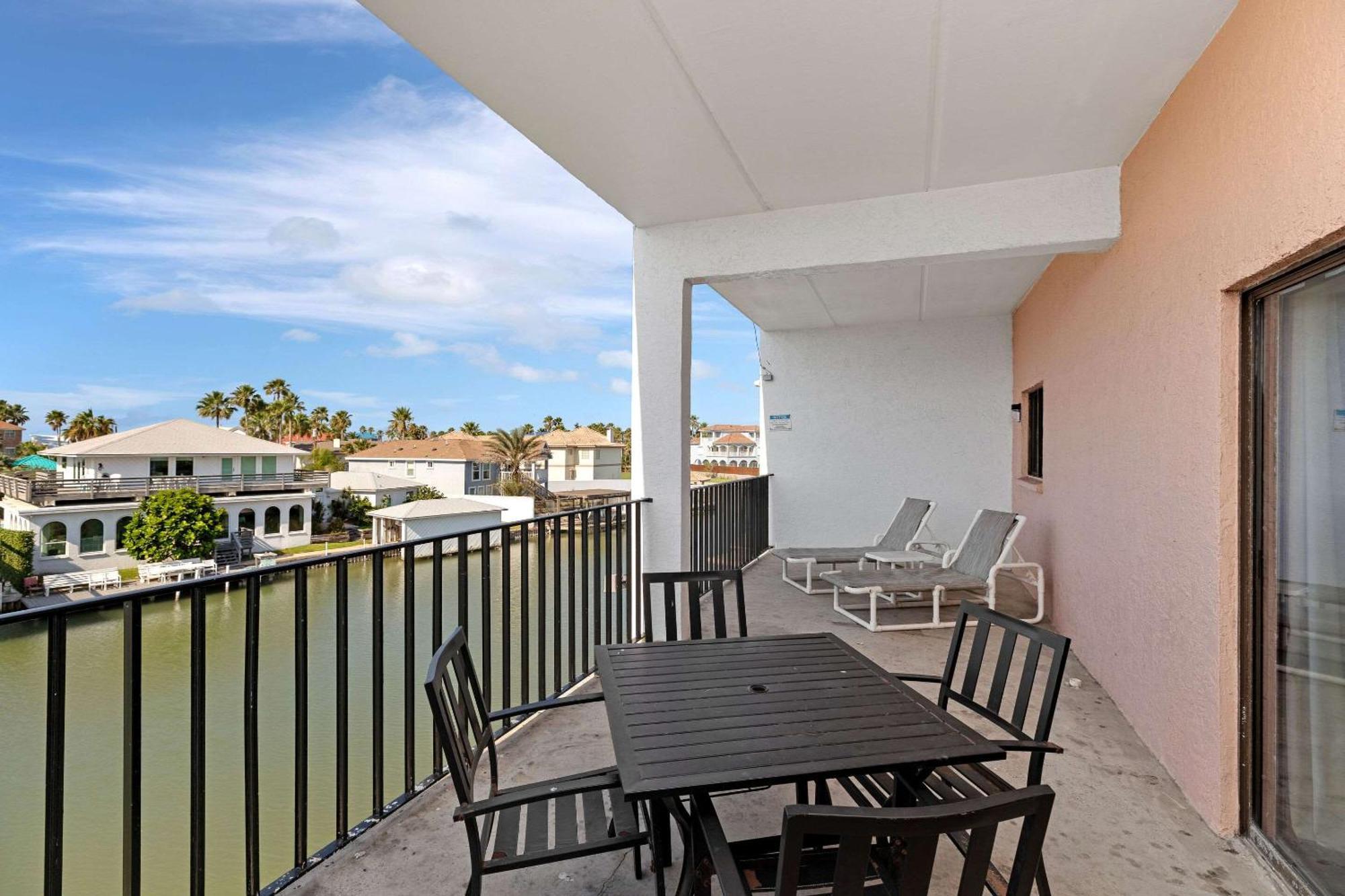Windwater And Marina Hotel 2*