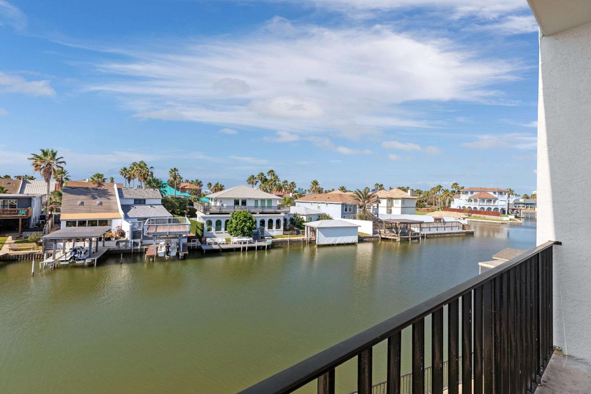 Hotel Windwater And Marina South Padre Island