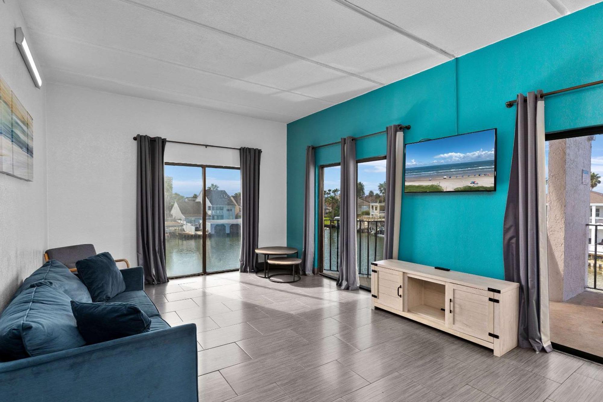 Windwater And Marina Hotel