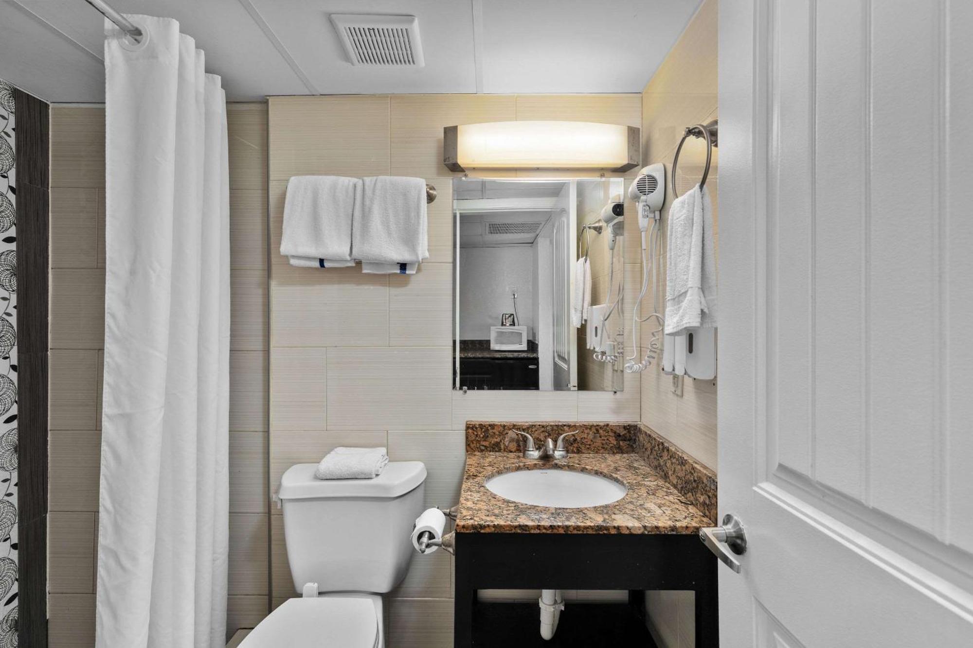 Hotel Windwater And Marina South Padre Island