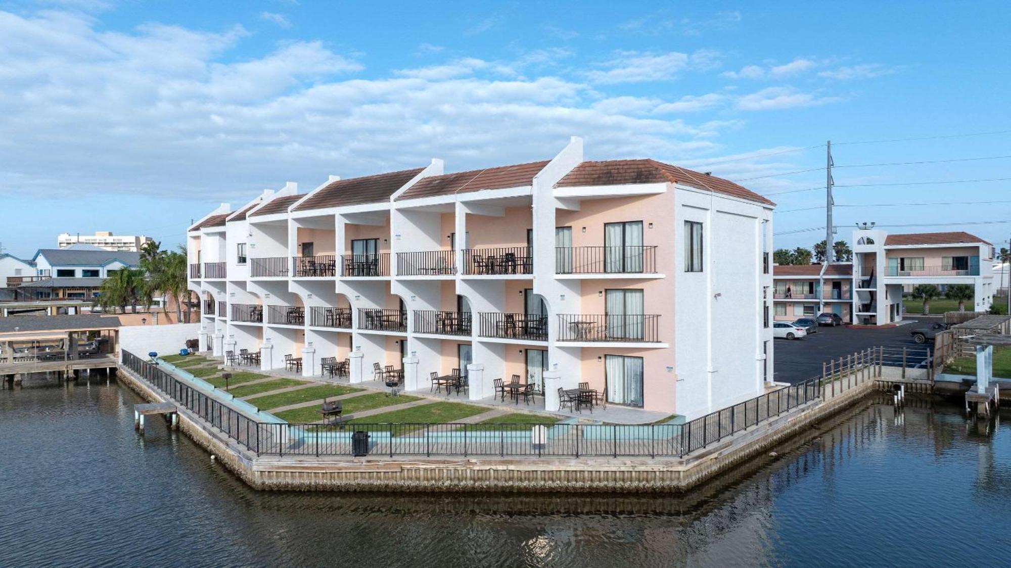 Windwater And Marina Hotel South Padre Island