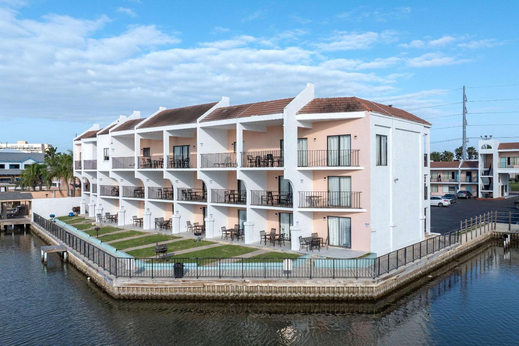 Windwater And Marina 2*