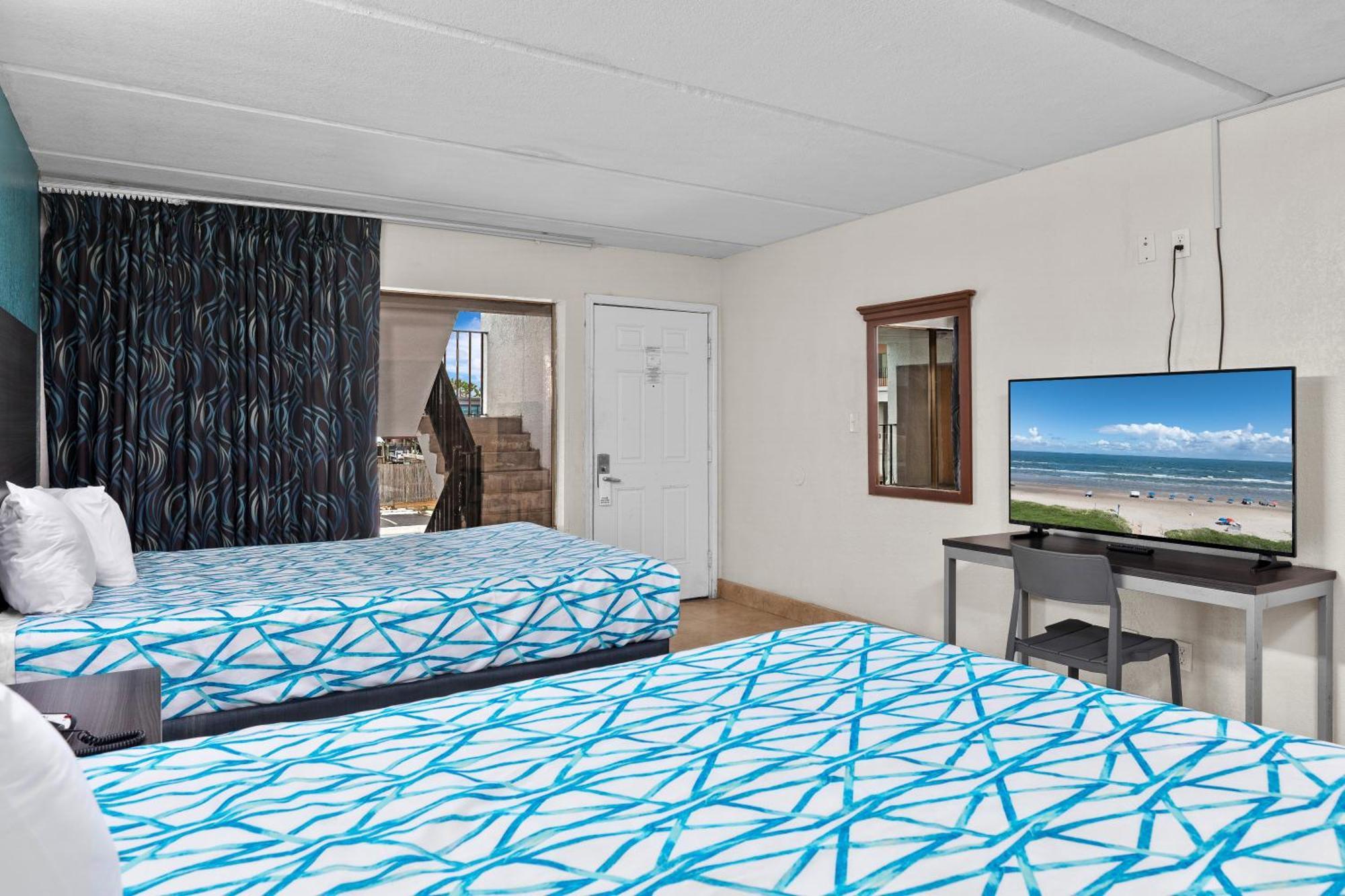Hotel Windwater And Marina