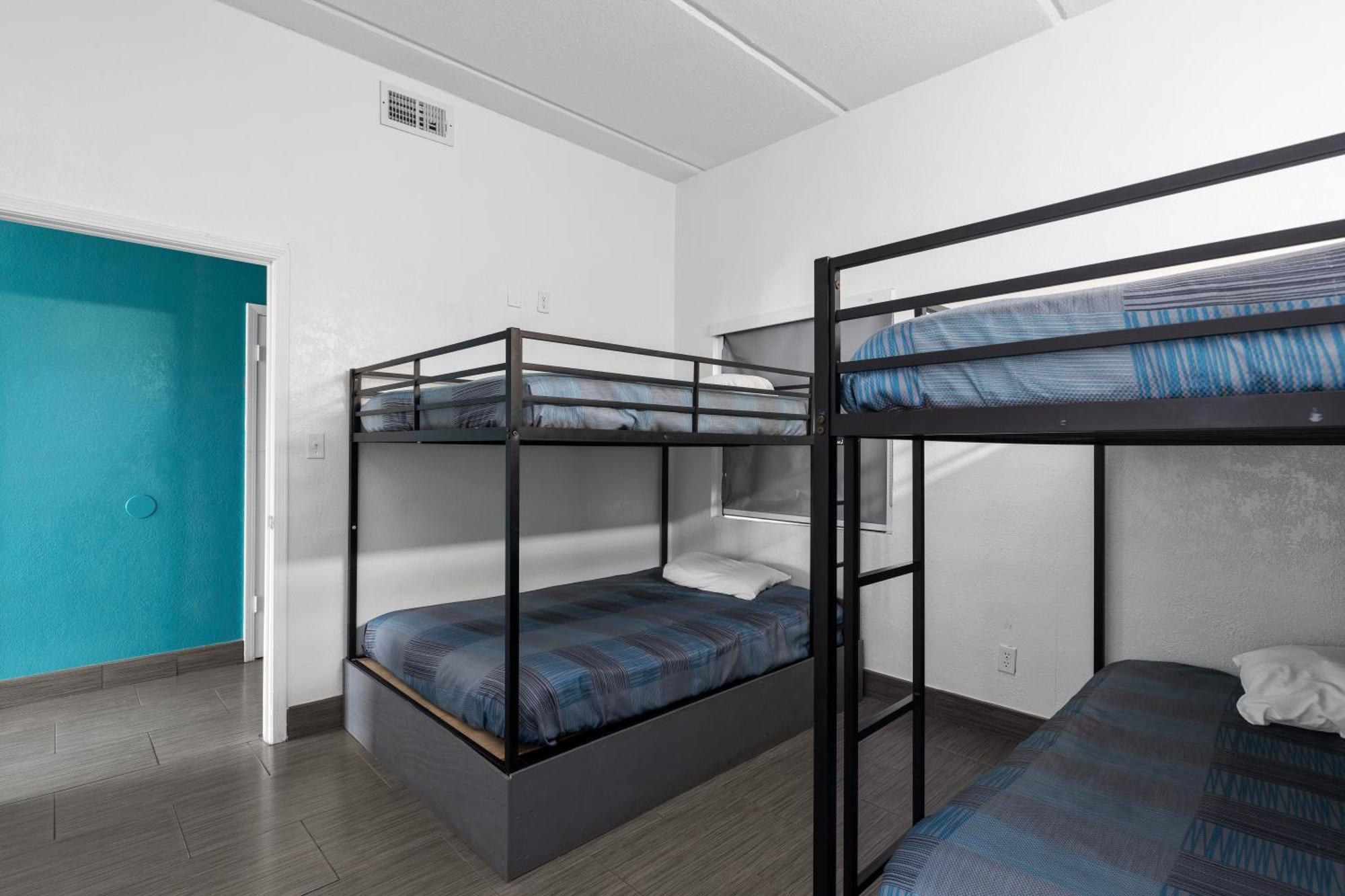Hotel Windwater And Marina 2*