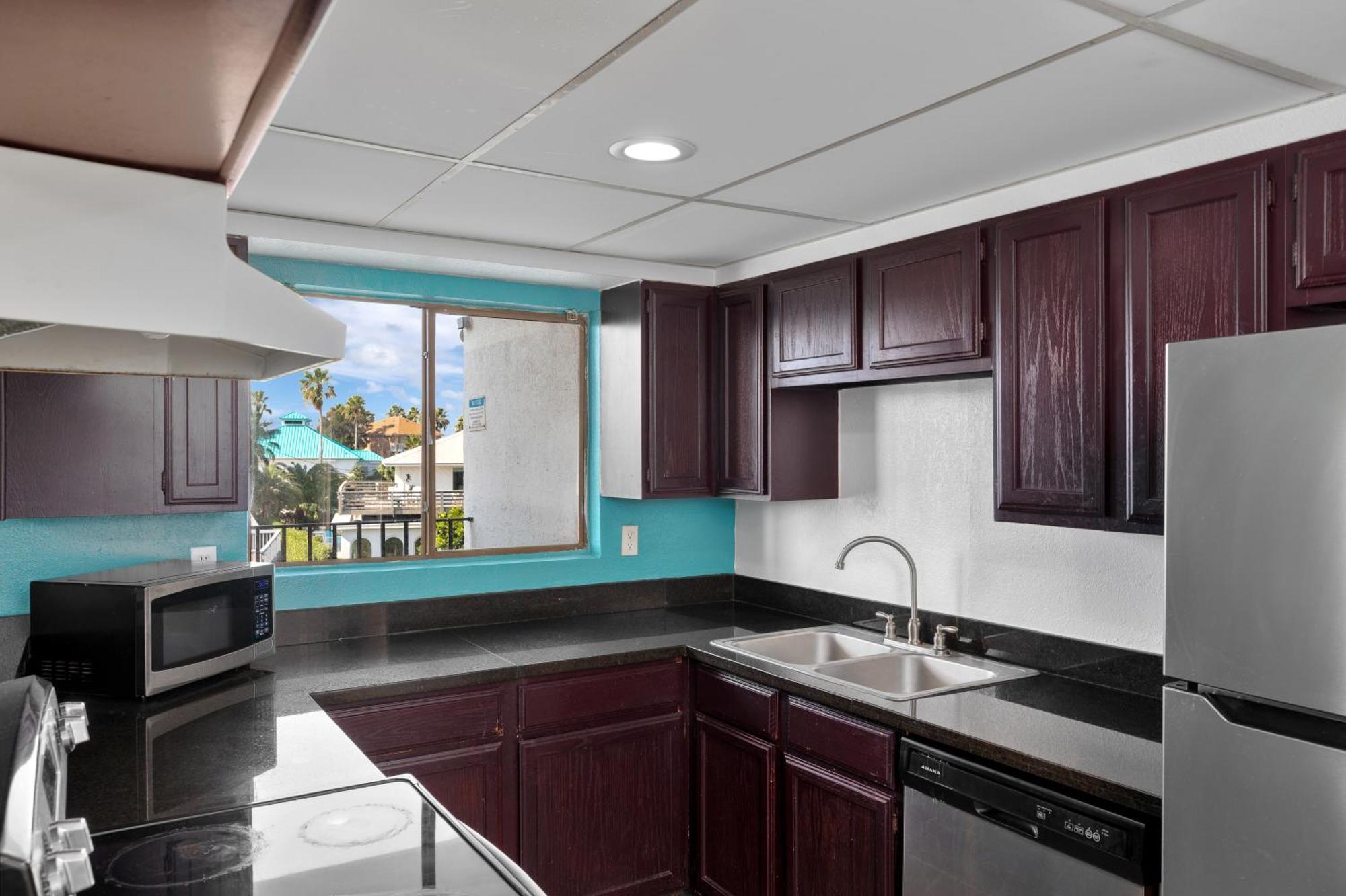 Hotel Windwater And Marina