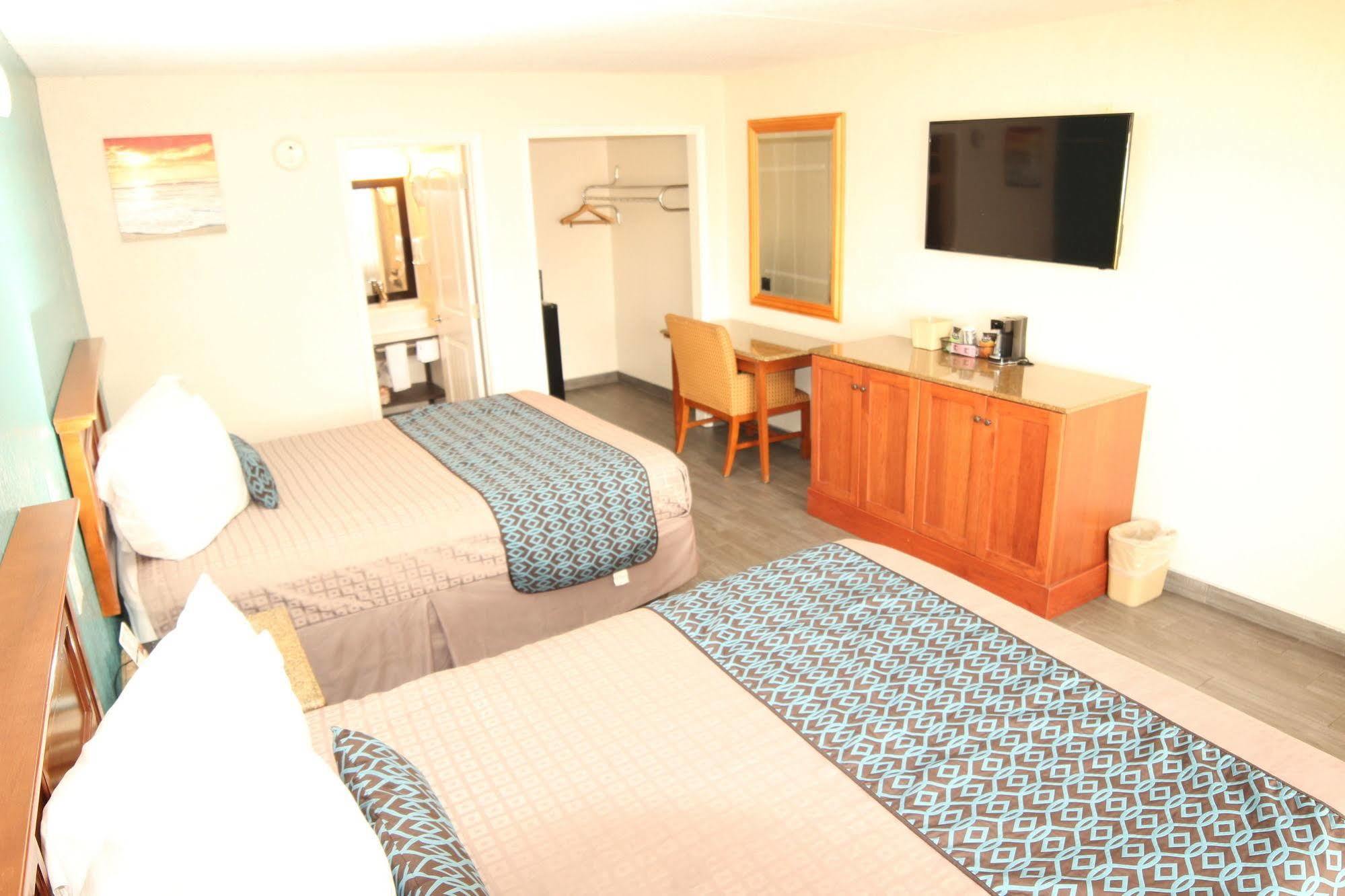 Hotel Windwater And Marina 2*