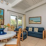 Tiki 208