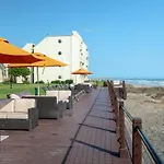 Breathtaking Bay View, Beachfront Resort, Family Friendly, Shared Pools