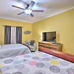 Coastal Condo With Pool In South Padre Island!