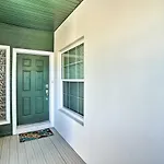 Coastal Condo With Pool In South Padre Island!