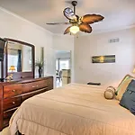 South Padre Island Condo With Pool Access And Balcony!