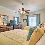 South Padre Island Condo With Pool Access And Balcony!