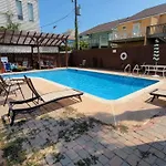 Cozy 2 Bedroom With Big Pool - Campeche Triplex Unit C Home