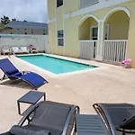 Overlooks Pool, Easy Walk To Beach Home Unit D - Island Morning Sun 4
