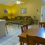 Ground Floor Duplex With Bbq - Blue Siren House