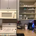 Cozy & Spacious Condo 10Min Walk To Beach