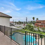 Paradise Villa: 2 Blocks From Beach, Private Pool