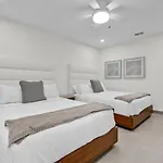 Large Family Luxury Condo In Beachfront Resort, Heated Pool, Private Terrace & Pool