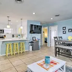 Beach Home With Pool And Hot Tub Less Than 1 Block To Beach!