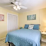 Beach Home With Pool And Hot Tub Less Than 1 Block To Beach!