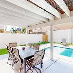Carolyn\'S Beach House Unit B