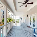 Carolyn\'S Beach House Bliss