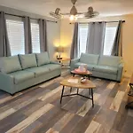 Upper Deck Hotel And Bar - Adults Only