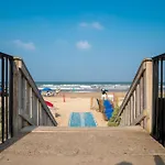 Pelicans Perch Charming 1Br Near Beach With Patio 160