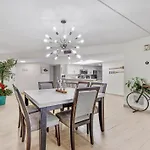 Ground Floor Beachfront 2 Steps From Amenities IV