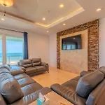5 Bedroom Beachfront Condo - 4Th Floor
