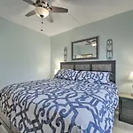South Padre Island Condo And Patio, Walk To Eats And Beach