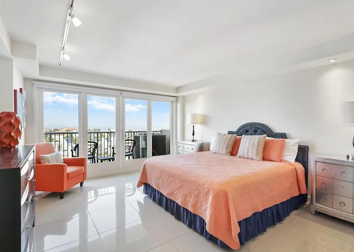 Blue View Beauty! Beachfront Resort, Shared Pools & Jacuzzi