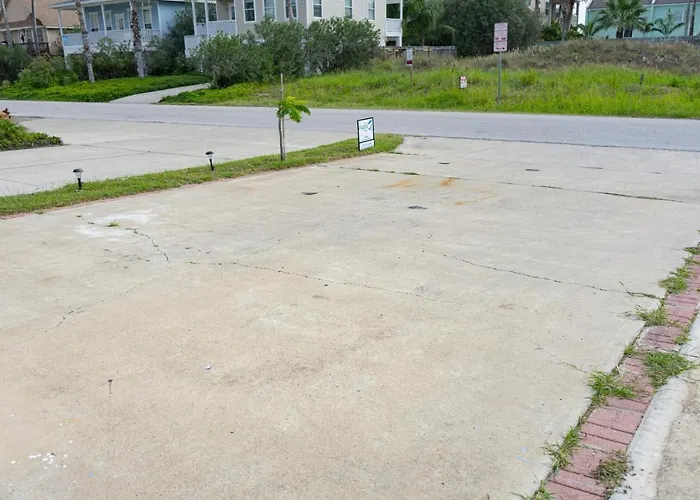 Ground Floor Duplex With Bbq - Blue Siren House