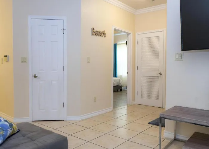 Walk To Beach Condo With Pool Unit C - Island Morning Sun 3