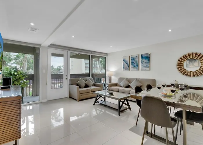 Easy Living, Down By The Sea! Close To The Beach & Pool In Beautiful Beachfront Resort