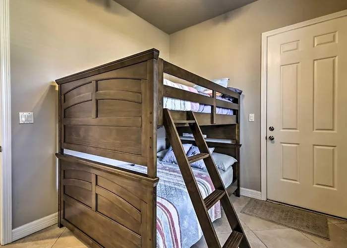 Texas Condo With Outdoor Pools - Walk To Beach!
