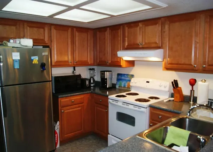 Parklane #105 2-3 Minute Walk To Beach Access