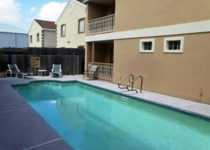 La Perla#2 Mid-Island 2-3 Minute Walk To Beach Acc