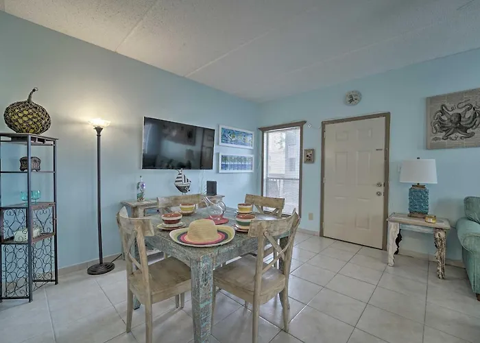 South Padre Island Condo And Patio, Walk To Eats And Beach
