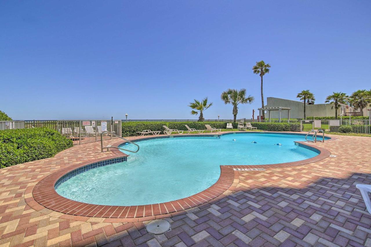 Sunny Oceanfront On Apartment *