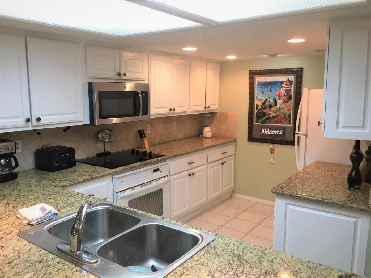 Beachside 2 Bedroom Sleeps 9 *