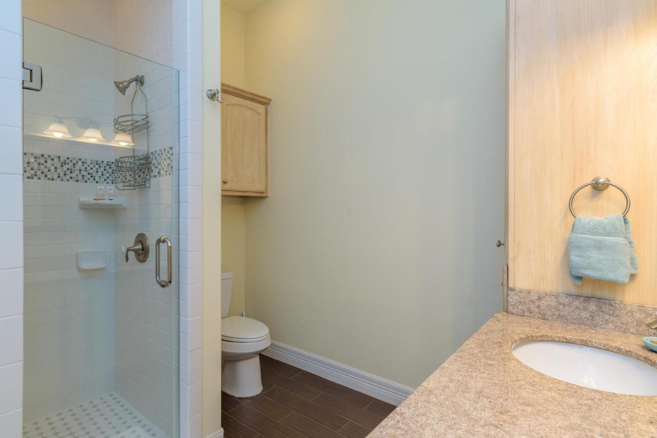 Capricorn - 2 Bedroom Short Walk To The Beach Apartment *