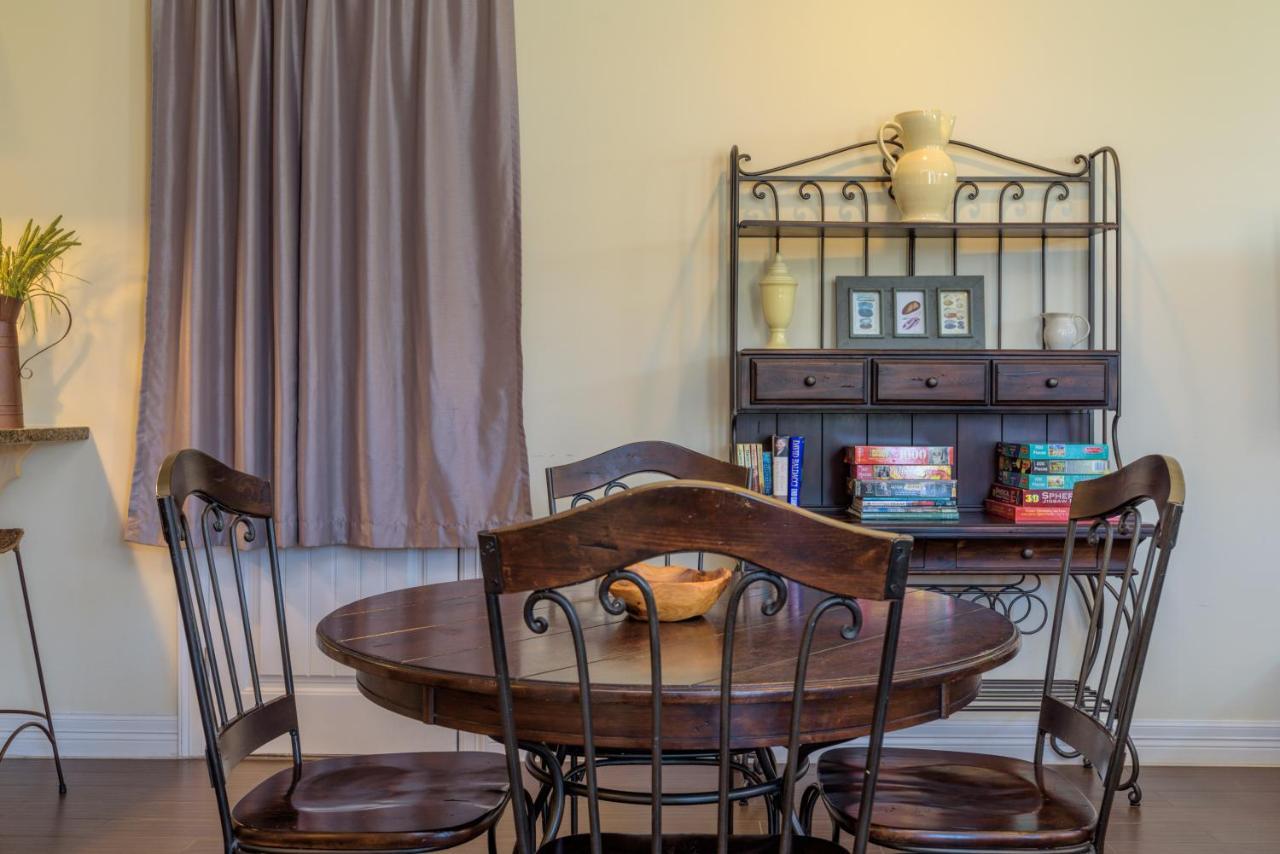 Capricorn - 2 Bedroom Short Walk To The Beach Apartment