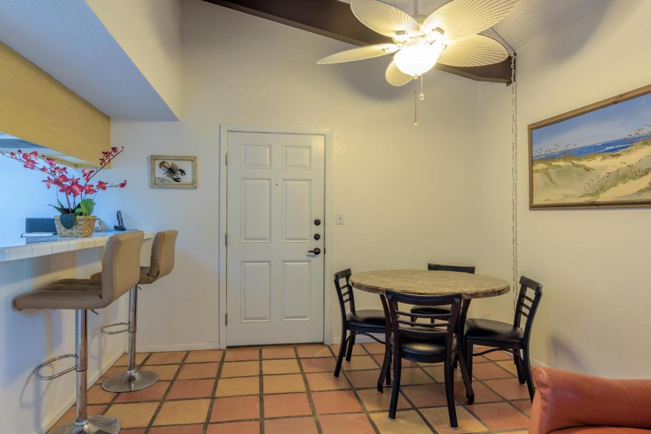 Tiki 204 Apartment