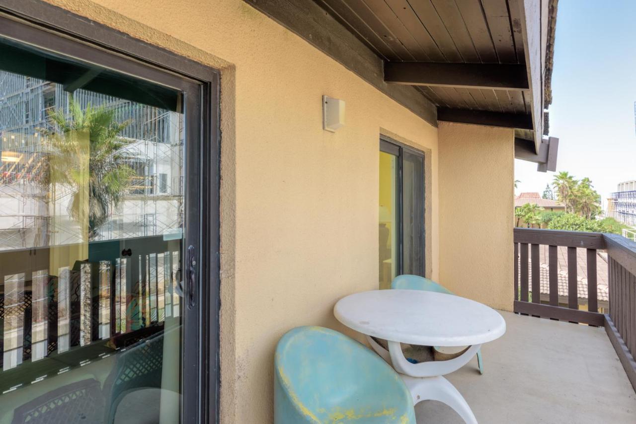 Tiki 318 Apartment