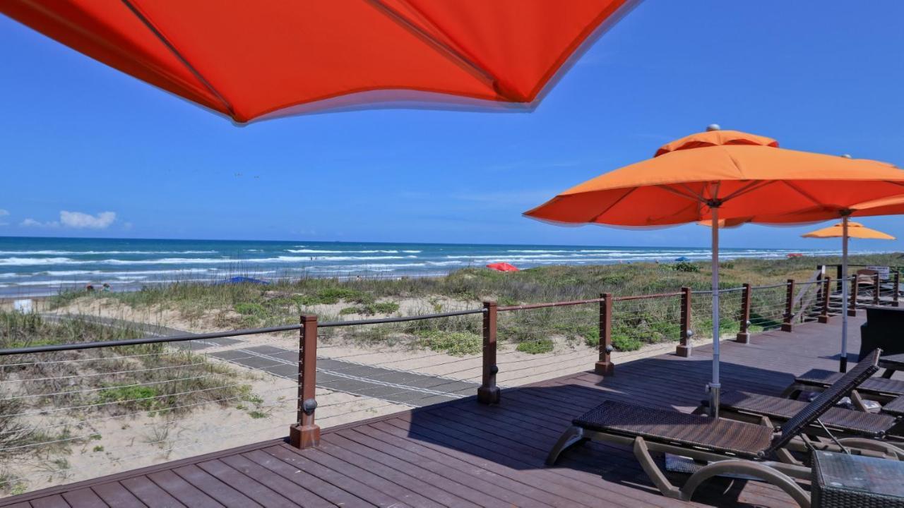 Holiday home Ground Floor Beachfront!! Steps From The Beach! Enjoy 2 Pools And Jacuzzii