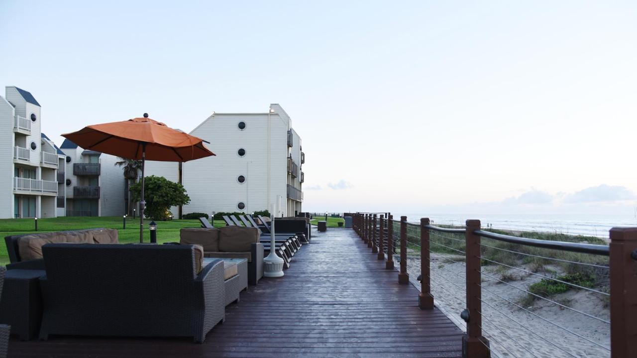 Ground Floor Beachfront!! Steps From The Beach! Enjoy 2 Pools And Jacuzzii South Padre Island